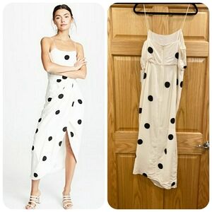 Dereh Crepe

Pleating at front

Polka-dot print